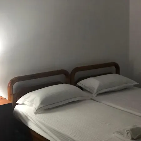 Xhuljon Alojamento de Acomodação e Pequeno-almoço 4*