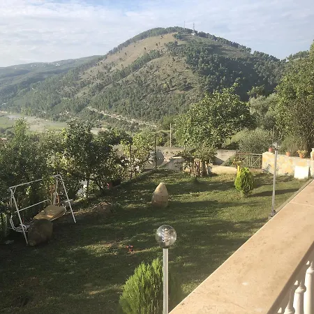 Xhuljon Μπεράτ