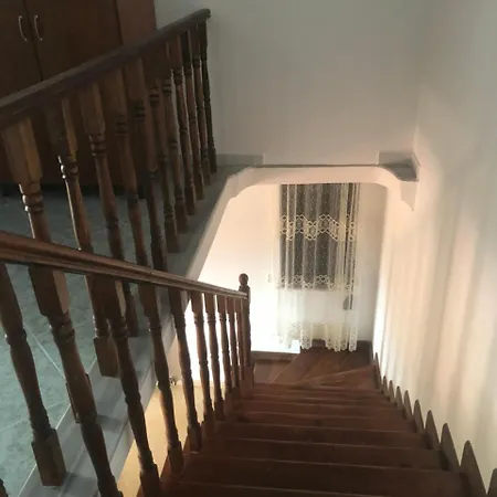 Xhuljon Alojamento de Acomodação e Pequeno-almoço 4*