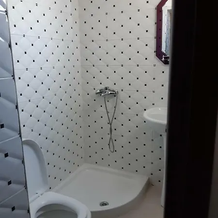 Bed & Breakfast Xhuljon 4*