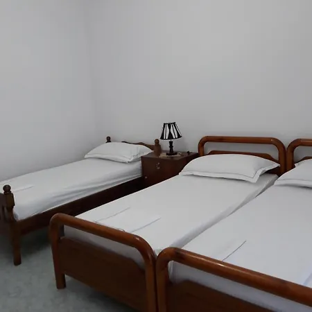 Xhuljon فندق مبيت وإفطار بيرات