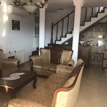 فندق مبيت وإفطار Xhuljon بيرات